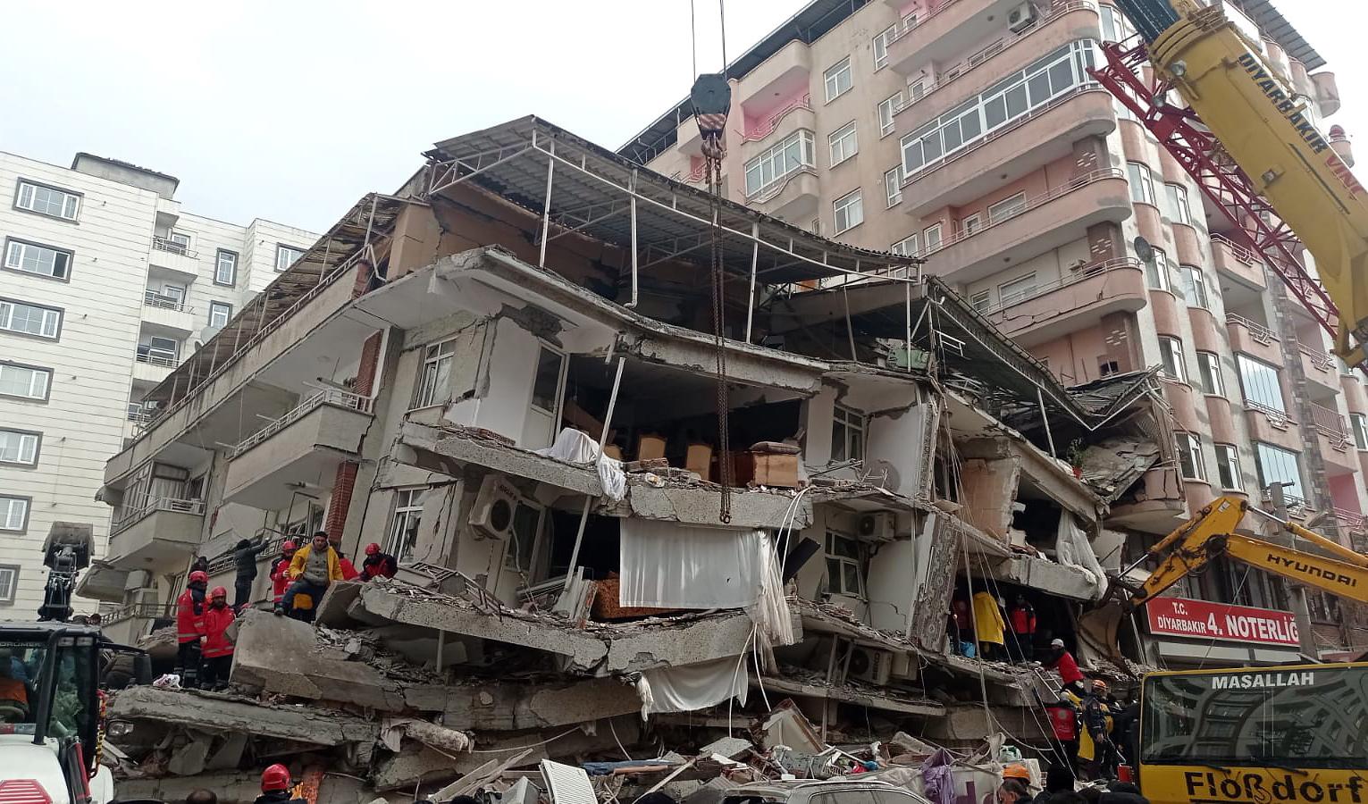 Imagem destruição causada pelo terremoto na Turquia