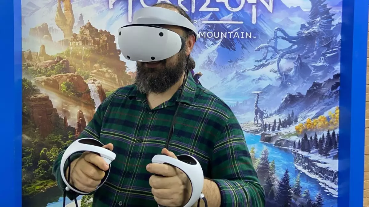 Pessoa sem falta de interesse testando o PS VR2