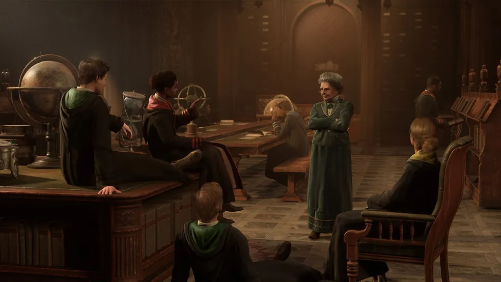 Alunos conversando com a bibliotecária de Hogwarts Legacy