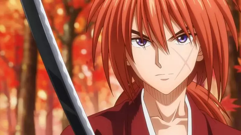 personagem do anime de enorme sucesso samurai x, espadachim de cabelo laranja e cicatriz no rosto de x