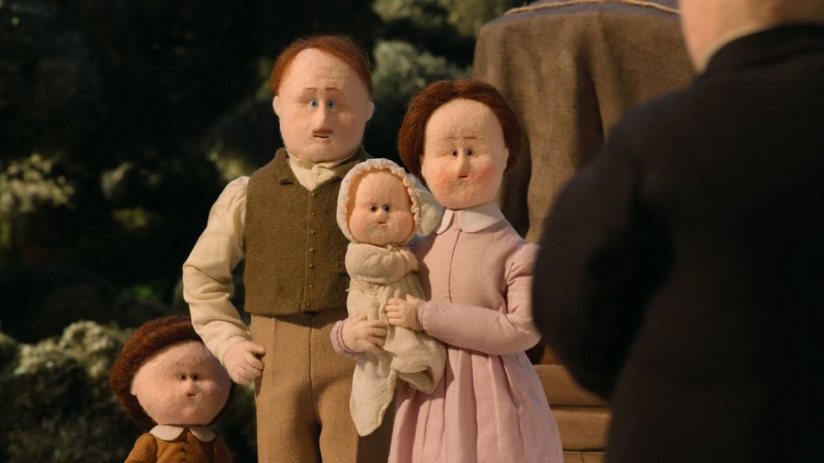 familia de bonecos em filme de animação stop-motion da netflix, the house