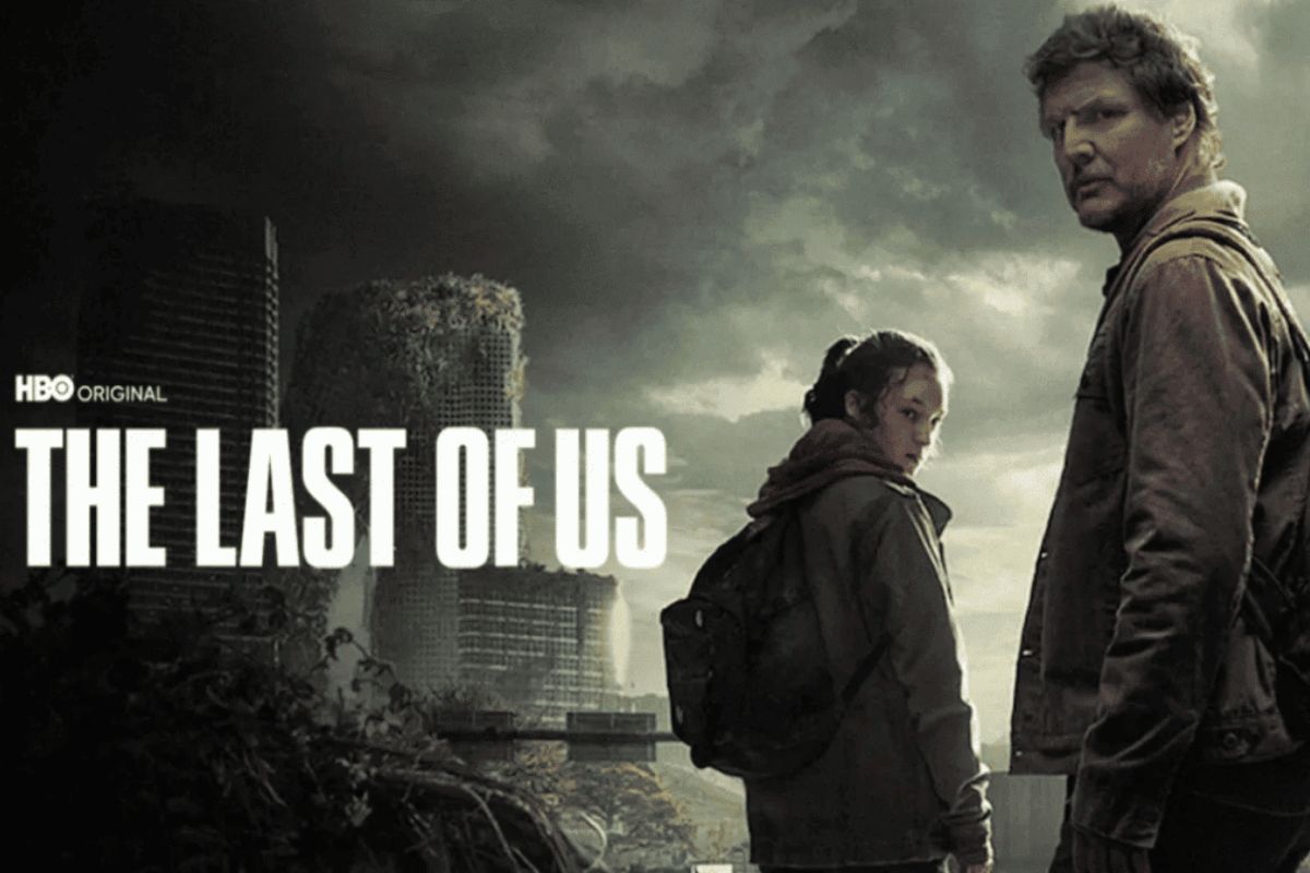The Last of Us. Joel e Ellie, personagens da série da HBO Max, The Last of Us, de costas em um cenário urbano pós-apocalíptico. Ao lado esquerdo está o título da série e "HBO Original".