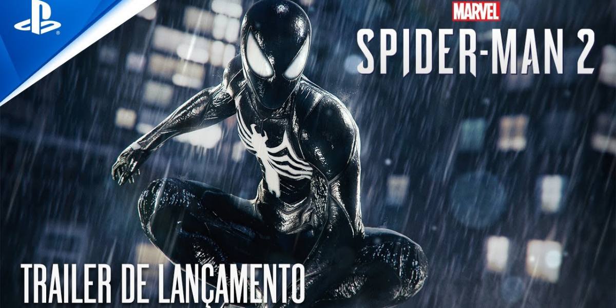 Thumbnail do trailer de lançamento do jogo Marvel's Spider Man 2. Nele, o herói está usando um traje todo preto, enquanto se equilibra no alto de uma construção durante uma chuva.