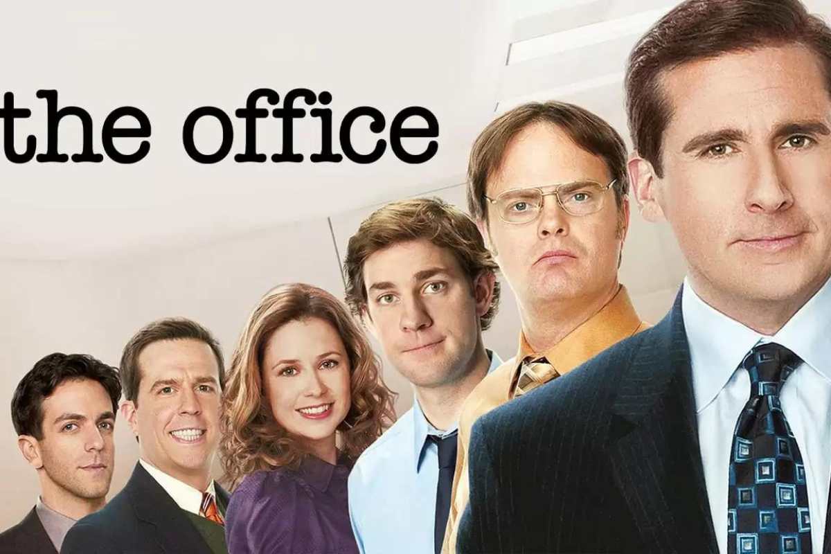 Banner de divulgação de The Office, com os personagens principais em fileira. Acima está o título da série.