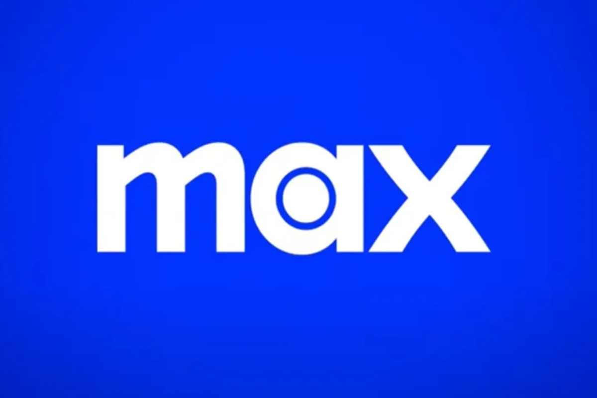 Banner da logomarca Max. Ao centro, o nome Max está em destaque na cor branca, o fundo por sua vez é inteiro na cor azul.